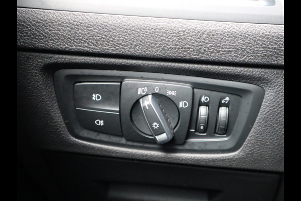 BMW 1-serie 118i High Executive M Sport Pakket Automaat 5 deurs / Navigatie Professional / Leder / 18 Inch / Shadow Line / Stoelverwarming / LED / Parkeersensoren voor+achter / Cruise Control / DAB / Lichtpakket