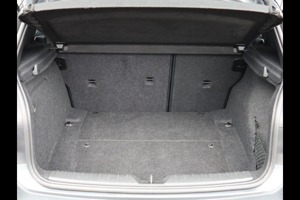 BMW 1-serie 118i High Executive M Sport Pakket Automaat 5 deurs / Navigatie Professional / Leder / 18 Inch / Shadow Line / Stoelverwarming / LED / Parkeersensoren voor+achter / Cruise Control / DAB / Lichtpakket