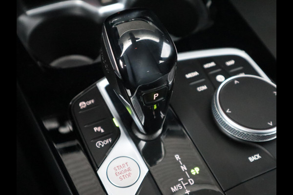 BMW 1-serie 118i High Executive M Sport Pakket Automaat / Live Cockpit Professional / Leder / Hifi / Stoelverwarming / 17 Inch / Adaptieve LED-koplamp / DAB / Parkeersensoren / Lichtpakket