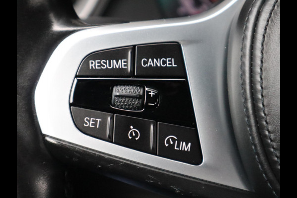 BMW 1-serie 118i High Executive M Sport Pakket Automaat / Live Cockpit Professional / Leder / Hifi / Stoelverwarming / 17 Inch / Adaptieve LED-koplamp / DAB / Parkeersensoren / Lichtpakket