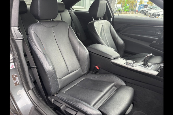BMW 4 Serie Coupé 420i High Executive M Sport Pakket Automaat / Navigatie Professional / Leder / 19 Inch / Stoelverwarming / Multifunctioneel Instrumentendisplay / Shadow Line / Climate Control / Parkeersensoren voor+achter / Neerklapbare Achterbank