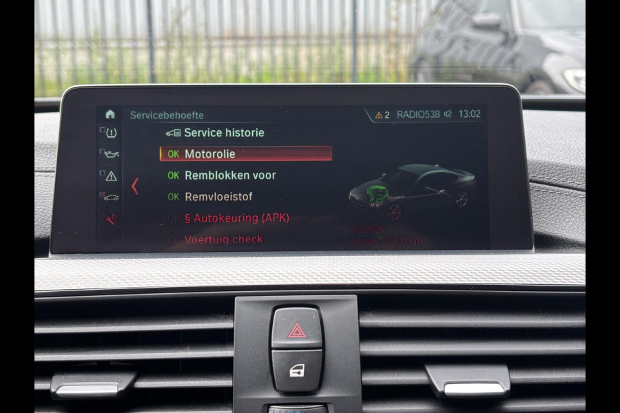 BMW 4 Serie Coupé 420i High Executive M Sport Pakket Automaat / Navigatie Professional / Leder / 19 Inch / Stoelverwarming / Multifunctioneel Instrumentendisplay / Shadow Line / Climate Control / Parkeersensoren voor+achter / Neerklapbare Achterbank