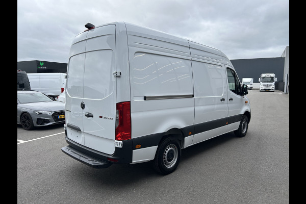 Mercedes-Benz Sprinter 317 CDI L2 H2 Pro LED / MBUX / Navigatie / Camera / Parkeersensoren / Cruise control / Airco / 270 Graden achterdeuren