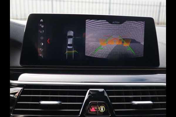 BMW 5 Serie Sedan 520i High Executive Luxury Line Automaat / Navigatiesysteem Professional / Comfortstoelen / Hifi / LED / Stoelverwarming / Head-Up Display / Neerklapbare Achterbank / Parkeersensoren voor+achter / Chrome Line