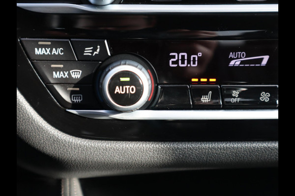 BMW 5 Serie Sedan 520i High Executive Luxury Line Automaat / Navigatiesysteem Professional / Comfortstoelen / Hifi / LED / Stoelverwarming / Head-Up Display / Neerklapbare Achterbank / Parkeersensoren voor+achter / Chrome Line