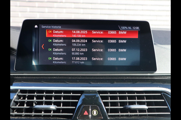 BMW 5 Serie Sedan 520i High Executive Luxury Line Automaat / Navigatiesysteem Professional / Comfortstoelen / Hifi / LED / Stoelverwarming / Head-Up Display / Neerklapbare Achterbank / Parkeersensoren voor+achter / Chrome Line