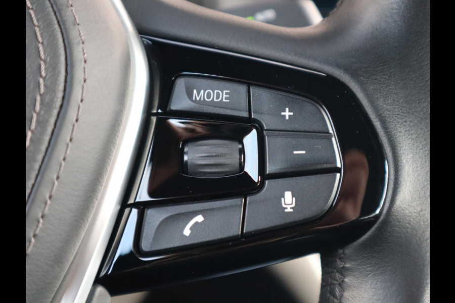 BMW 5 Serie Sedan 520i High Executive Luxury Line Automaat / Navigatiesysteem Professional / Comfortstoelen / Hifi / LED / Stoelverwarming / Head-Up Display / Neerklapbare Achterbank / Parkeersensoren voor+achter / Chrome Line