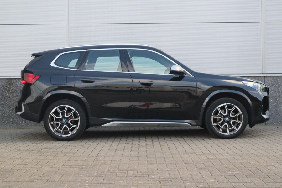 BMW X1 sDrive18i X-Line / Trekhaak / Adaptieve Cruise / 19inch / Camera /