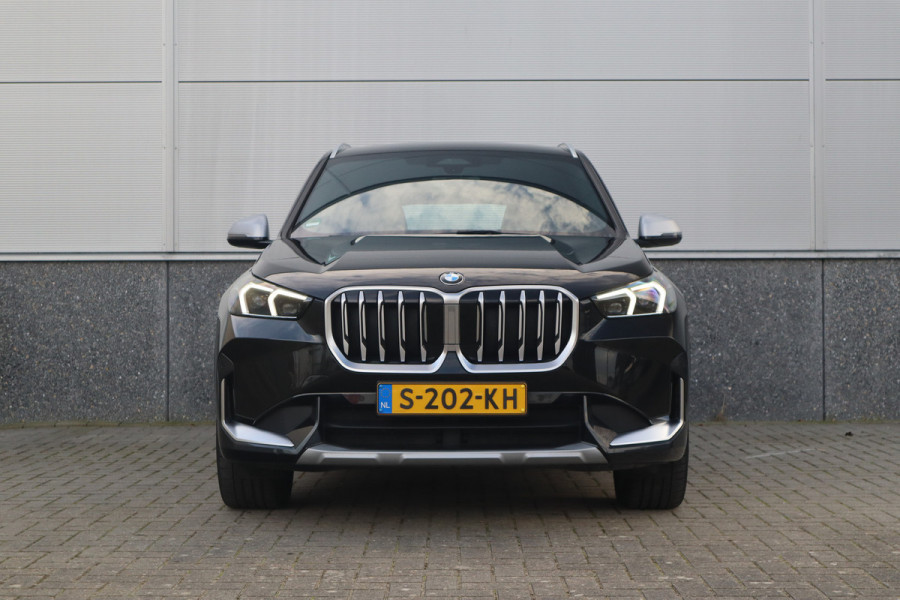 BMW X1 sDrive18i X-Line / Trekhaak / Adaptieve Cruise / 19inch / Camera /