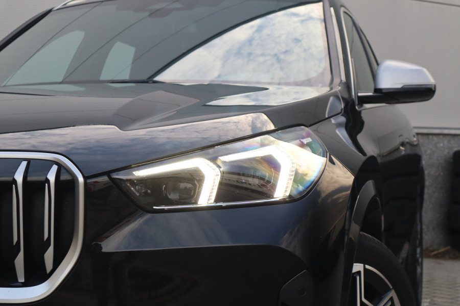 BMW X1 sDrive18i X-Line / Trekhaak / Adaptieve Cruise / 19inch / Camera /