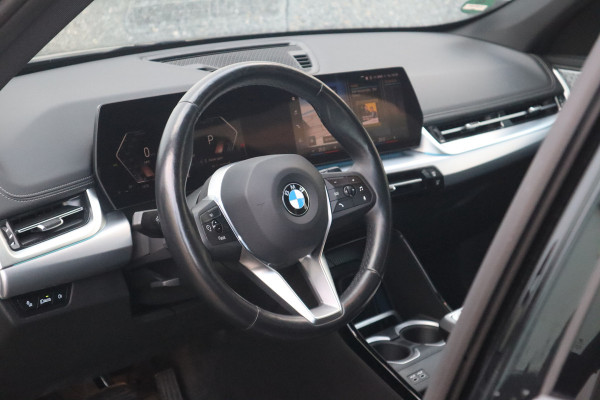 BMW X1 sDrive18i X-Line / Trekhaak / Adaptieve Cruise / 19inch / Camera /