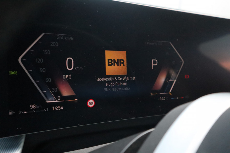 BMW X1 sDrive18i X-Line / Trekhaak / Adaptieve Cruise / 19inch / Camera /