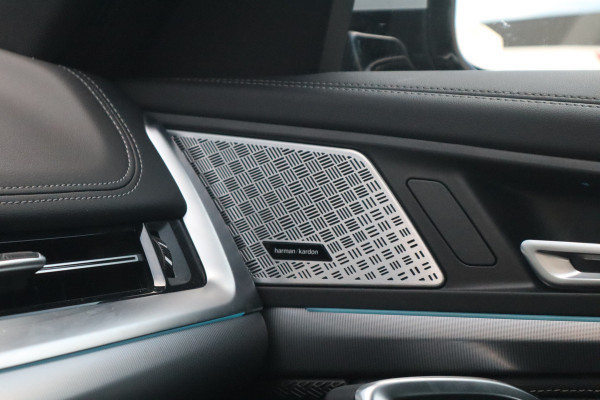 BMW X1 sDrive18i X-Line / Trekhaak / Adaptieve Cruise / 19inch / Camera /