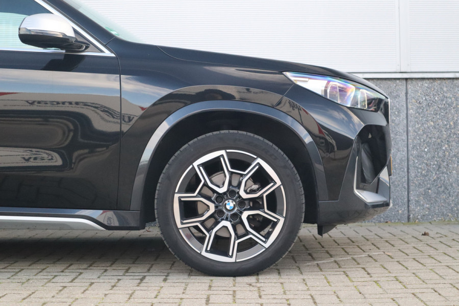 BMW X1 sDrive18i X-Line / Trekhaak / Adaptieve Cruise / 19inch / Camera /