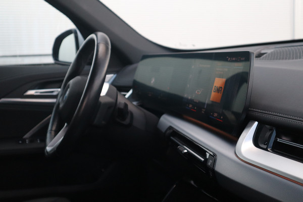 BMW X1 sDrive18i X-Line / Trekhaak / Adaptieve Cruise / 19inch / Camera /