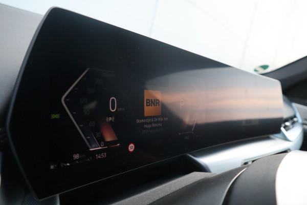 BMW X1 sDrive18i X-Line / Trekhaak / Adaptieve Cruise / 19inch / Camera /