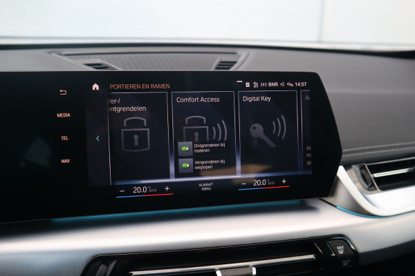 BMW X1 sDrive18i X-Line / Trekhaak / Adaptieve Cruise / 19inch / Camera /