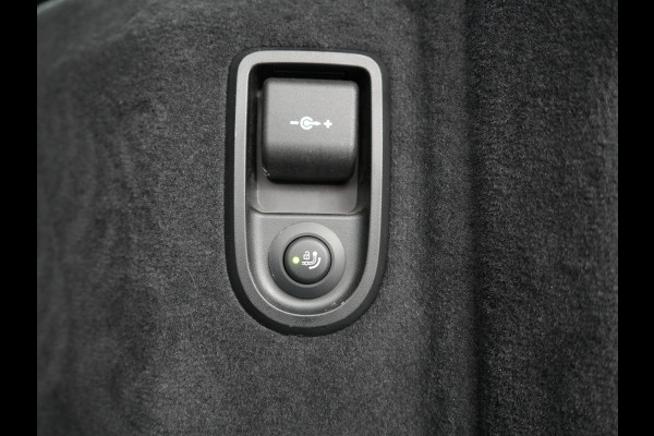 BMW 5 Serie Touring 520e M Sport Plug In Hybrid 204pk Dealer O.H PHEV | Trekhaak af Fabriek | Adaptive Cruise | Alcantara Sportstoelen Verwarmd | Camera | Navi Pro | Sfeerverlichting | Apple Carplay |