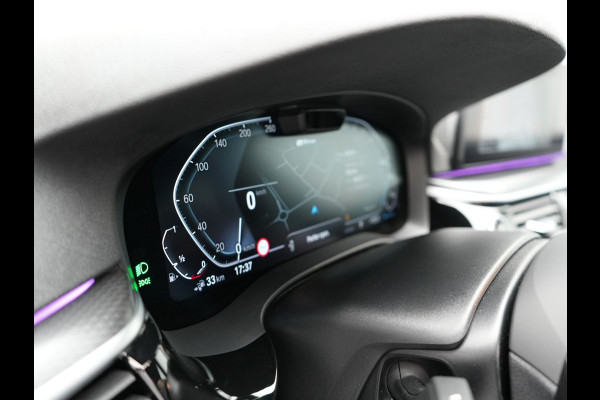 BMW 5 Serie Touring 520e M Sport Plug In Hybrid 204pk Dealer O.H PHEV | Trekhaak af Fabriek | Adaptive Cruise | Alcantara Sportstoelen Verwarmd | Camera | Navi Pro | Sfeerverlichting | Apple Carplay |