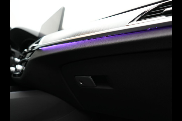 BMW 5 Serie Touring 520e M Sport Plug In Hybrid 204pk Dealer O.H PHEV | Trekhaak af Fabriek | Adaptive Cruise | Alcantara Sportstoelen Verwarmd | Camera | Navi Pro | Sfeerverlichting | Apple Carplay |