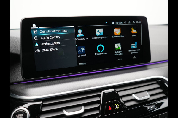 BMW 5 Serie Touring 520e M Sport Plug In Hybrid 204pk Dealer O.H PHEV | Trekhaak af Fabriek | Adaptive Cruise | Alcantara Sportstoelen Verwarmd | Camera | Navi Pro | Sfeerverlichting | Apple Carplay |
