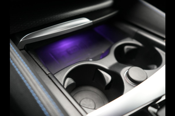 BMW 5 Serie Touring 520e M Sport Plug In Hybrid 204pk Dealer O.H PHEV | Trekhaak af Fabriek | Adaptive Cruise | Alcantara Sportstoelen Verwarmd | Camera | Navi Pro | Sfeerverlichting | Apple Carplay |