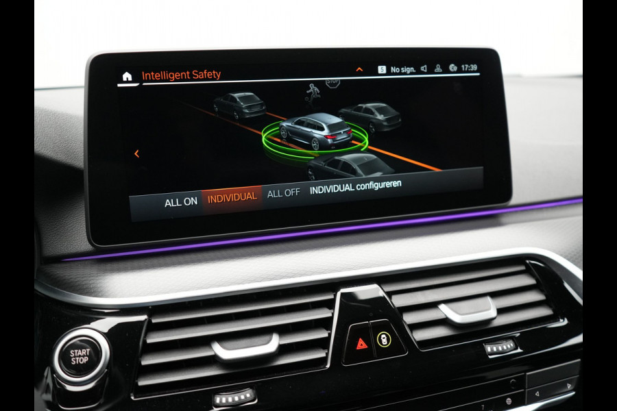 BMW 5 Serie Touring 520e M Sport Plug In Hybrid 204pk Dealer O.H PHEV | Trekhaak af Fabriek | Adaptive Cruise | Alcantara Sportstoelen Verwarmd | Camera | Navi Pro | Sfeerverlichting | Apple Carplay |