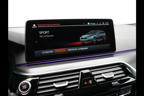 BMW 5 Serie Touring 520e M Sport Plug In Hybrid 204pk Dealer O.H PHEV | Trekhaak af Fabriek | Adaptive Cruise | Alcantara Sportstoelen Verwarmd | Camera | Navi Pro | Sfeerverlichting | Apple Carplay |