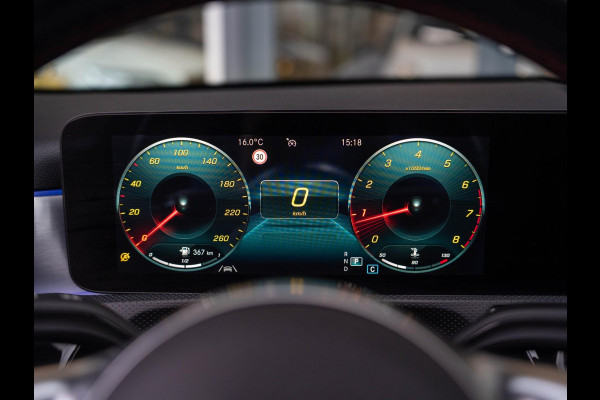 Mercedes-Benz A-Klasse 180 Business Solution AMG / Pano / Memory / Ambiance / Adaptive