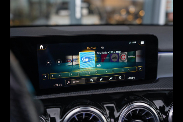 Mercedes-Benz A-Klasse 180 Business Solution AMG / Pano / Memory / Ambiance / Adaptive