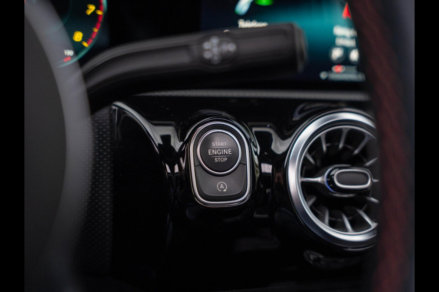 Mercedes-Benz A-Klasse 180 Business Solution AMG / Pano / Memory / Ambiance / Adaptive