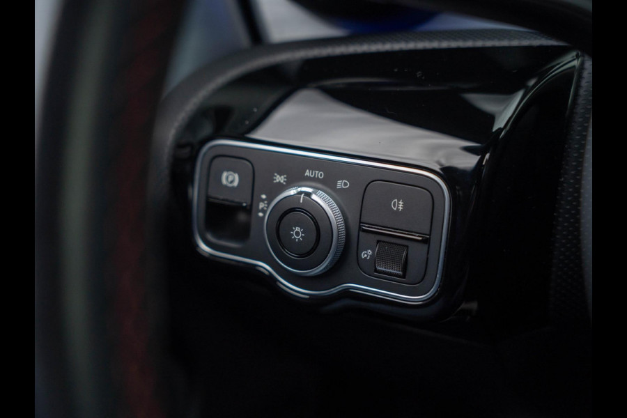 Mercedes-Benz A-Klasse 180 Business Solution AMG / Pano / Memory / Ambiance / Adaptive