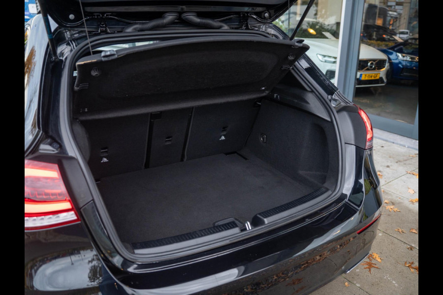 Mercedes-Benz A-Klasse 180 Business Solution AMG / Pano / Memory / Ambiance / Adaptive