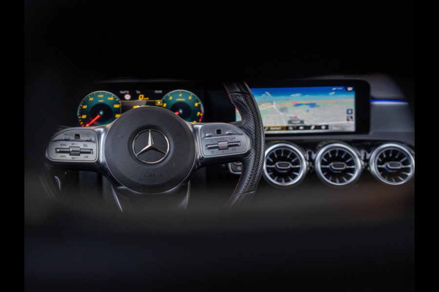 Mercedes-Benz A-Klasse 180 Business Solution AMG / Pano / Memory / Ambiance / Adaptive