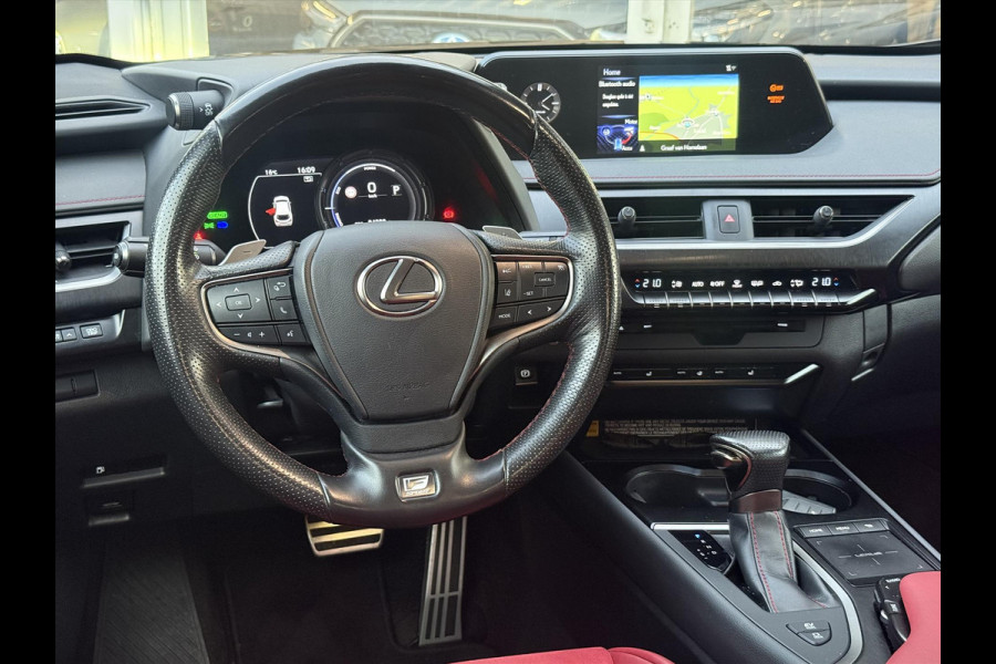 Lexus UX 250h F Sport Line | Trekhaak, Head up display, Parkeersensoren, 18 inch, Elektrische bedienbare stoel, Stoel + Stuurverwarming