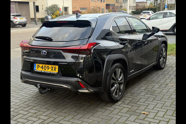 Lexus UX 250h F Sport Line | Trekhaak, Head up display, Parkeersensoren, 18 inch, Elektrische bedienbare stoel, Stoel + Stuurverwarming