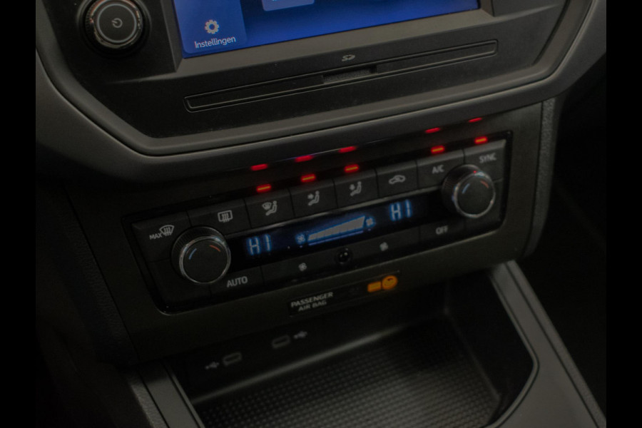 Seat Ibiza 1.0 TSI Style Sport (APPLE CARPLAY,NAVI,LED,CAMERA,PDC,GETINT,SPORTSTOELEN,CLIMATE,NETTESTAAT)