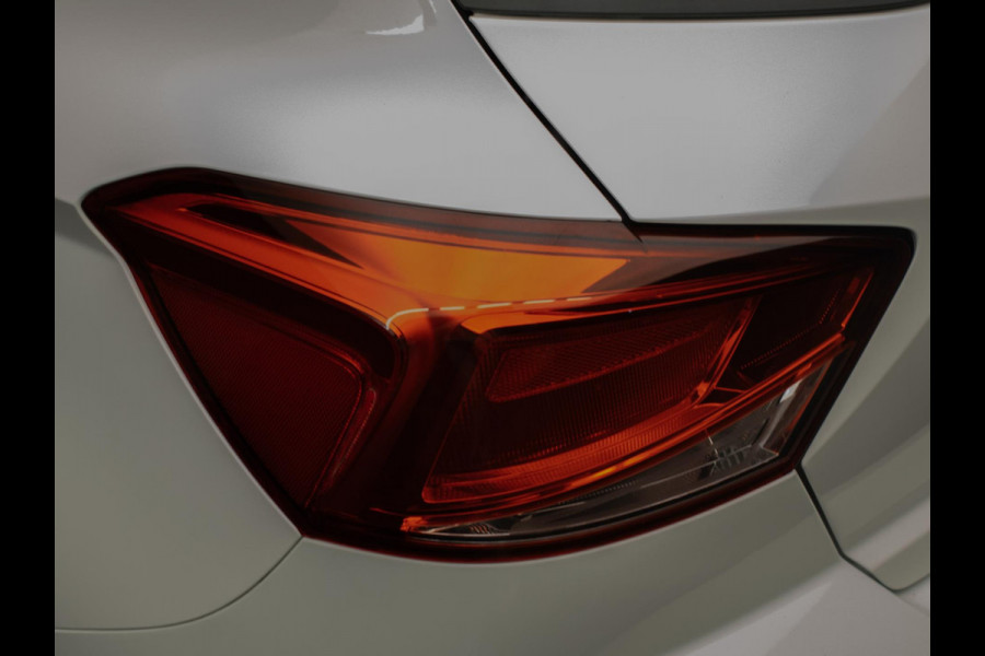 Seat Ibiza 1.0 TSI Style Sport (APPLE CARPLAY,NAVI,LED,CAMERA,PDC,GETINT,SPORTSTOELEN,CLIMATE,NETTESTAAT)