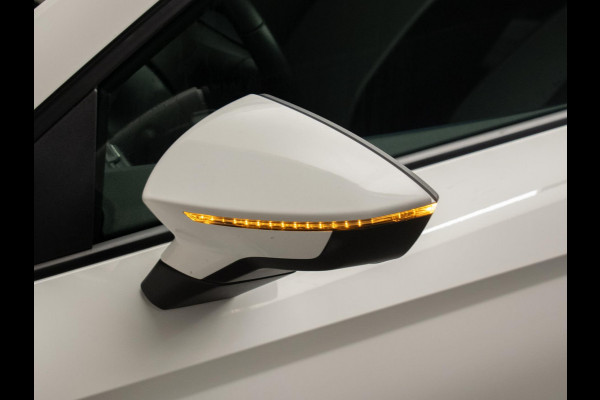 Seat Ibiza 1.0 TSI Style Sport (APPLE CARPLAY,NAVI,LED,CAMERA,PDC,GETINT,SPORTSTOELEN,CLIMATE,NETTESTAAT)