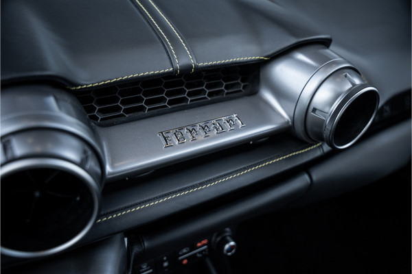 Ferrari 812 6.5 V12 Superfast HELE - Racing seats l Passenger display l JBL