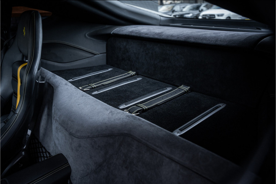 Ferrari 812 6.5 V12 Superfast HELE - Racing seats l Passenger display l JBL