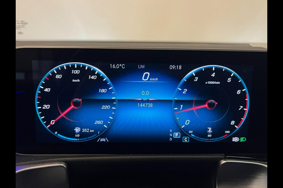 Mercedes-Benz GLB-Klasse 200 / AMG / NL-auto / Pano / Burmester / Memory