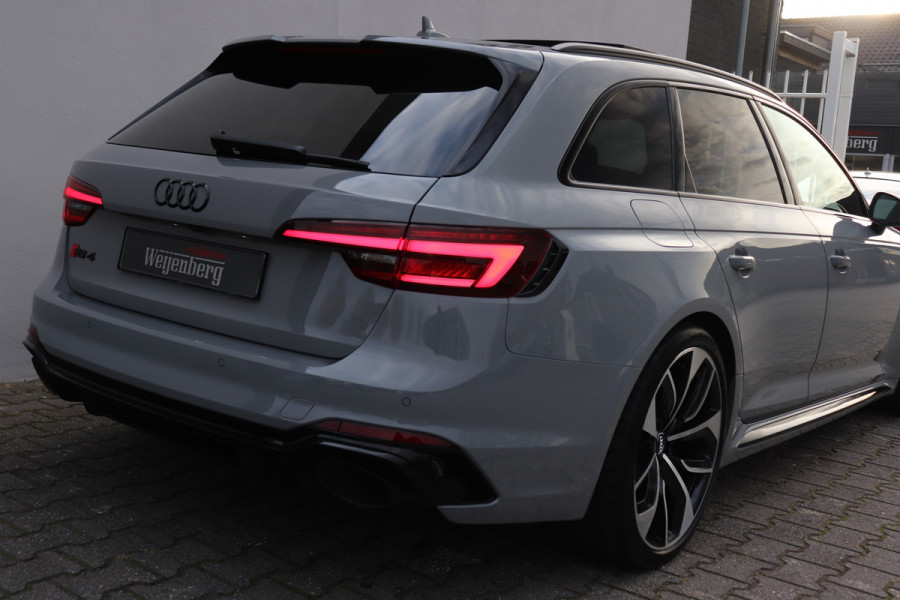 Audi RS4 2.9 TFSI Quattro Matrix Pano Massage Carbon