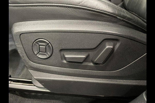 Audi e-tron e-tron 50 quattro Launch edition plus 71 kWh Panoramadak Navigatie Apple Carplay/Android Auto Parkeersensoren Adaptive Cruise Control Memory stoelen Leder Stoelverwarming Climate Control