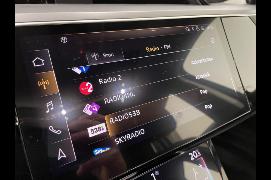Audi e-tron e-tron 50 quattro Launch edition plus 71 kWh Panoramadak Navigatie Apple Carplay/Android Auto Parkeersensoren Adaptive Cruise Control Memory stoelen Leder Stoelverwarming Climate Control