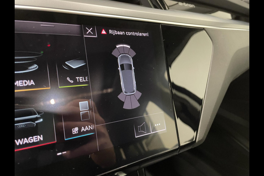 Audi e-tron e-tron 50 quattro Launch edition plus 71 kWh Panoramadak Navigatie Apple Carplay/Android Auto Parkeersensoren Adaptive Cruise Control Memory stoelen Leder Stoelverwarming Climate Control