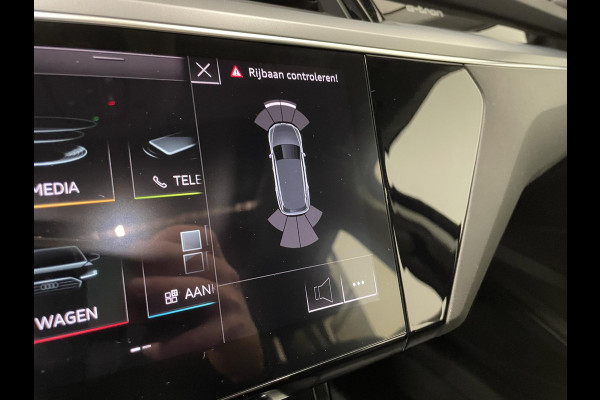 Audi e-tron e-tron 50 quattro Launch edition plus 71 kWh Panoramadak Navigatie Apple Carplay/Android Auto Parkeersensoren Adaptive Cruise Control Memory stoelen Leder Stoelverwarming Climate Control