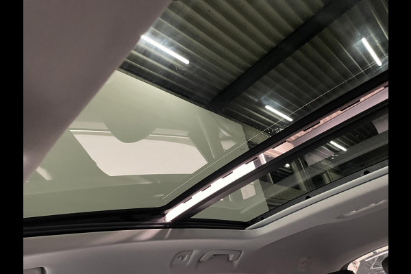 Audi e-tron e-tron 50 quattro Launch edition plus 71 kWh Panoramadak Navigatie Apple Carplay/Android Auto Parkeersensoren Adaptive Cruise Control Memory stoelen Leder Stoelverwarming Climate Control