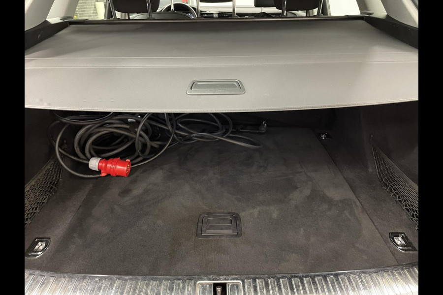 Audi e-tron e-tron 50 quattro Launch edition plus 71 kWh Panoramadak Navigatie Apple Carplay/Android Auto Parkeersensoren Adaptive Cruise Control Memory stoelen Leder Stoelverwarming Climate Control