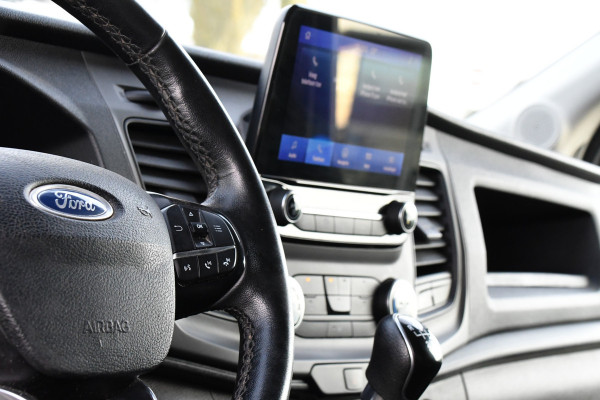 Ford Transit 350 2.0 TDCI L3H2 Black Edition Cruise, Camera, Carplay, 130pk, Trekhaak, Multimedia, NAVI Uniek!
